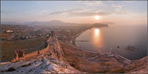 Работа в Крыму на сезон Лето с проживанием: повара, горничные, официанты.