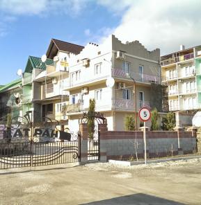 Продам 3-этажный коттедж в 20 метрах от моря