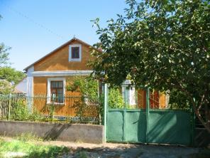 Продается добротный 4-комнатный  дом в Белогорске, площадь 56 кв.м, участок 6 соток.