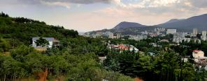 Продается видовая однокомнатная квартира в г. Алушта, ЖК «Алушта Престиж», пер. Заводской, дом 8.