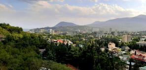 Продается видовая однокомнатная квартира в г. Алушта, ЖК «Алушта Престиж», пер. Заводской, дом 8.